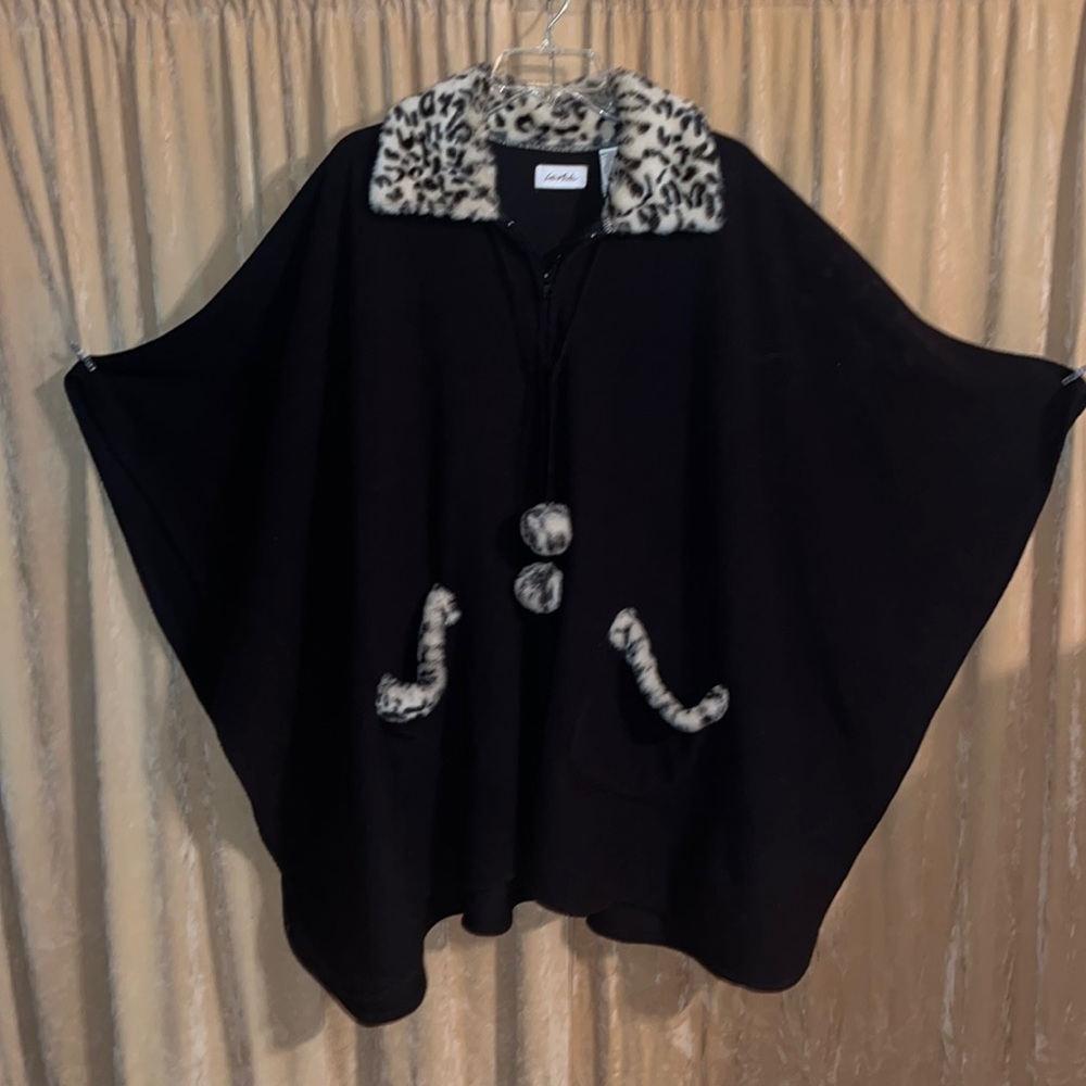 Woman's Cape/Poncho coat Leopard trim